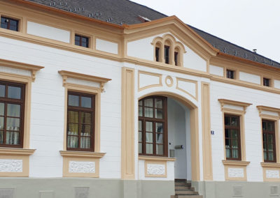 Malerei Schuller 7013 Klingenbach - Projekte - Fassadenanstrich-gegliederte-Fassade